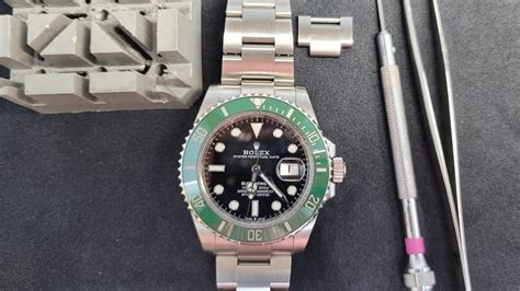 how to tighten a rolex submariner|rolex submariner watch depth.